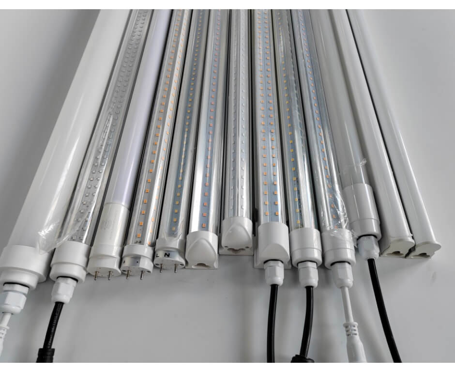 Plant grow light with different connectors